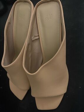 H&M Beige Open-Toe Slip-On Mule Slides